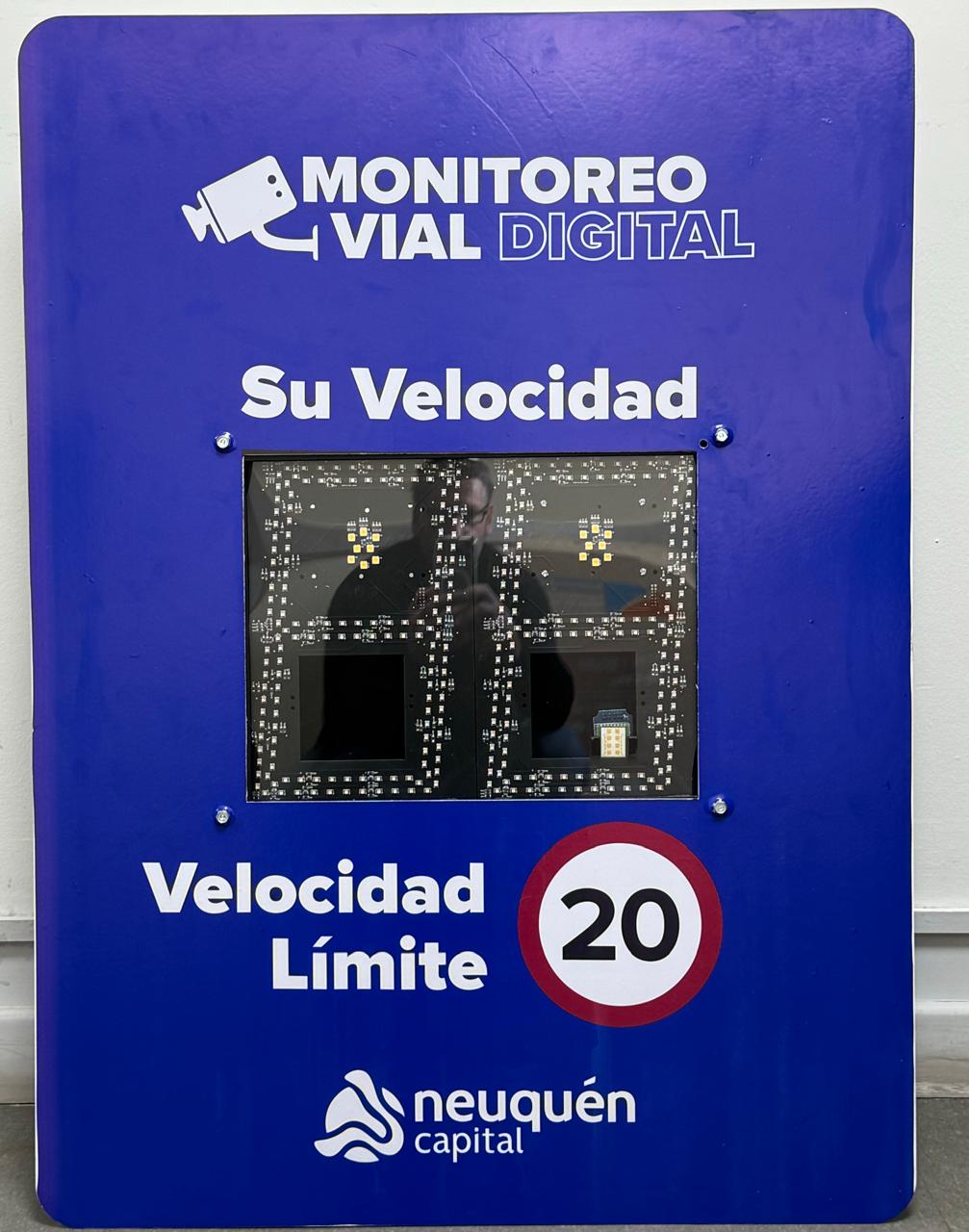 Cartel LED de monitoreo vial con indicador de velocidad